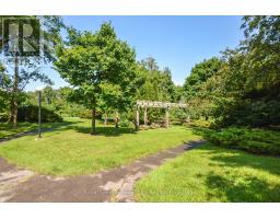 703 - 19 WOODLAWN ROAD E - 27