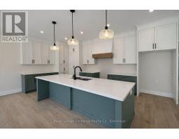 43 MERCEDES CRESCENT - 3