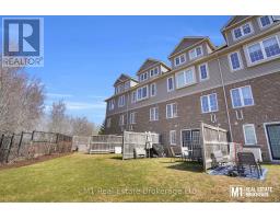 46B - 15 CARERE CRESCENT - 33