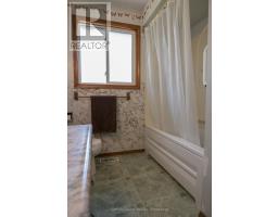 458523 8 CONCESSION - 16
