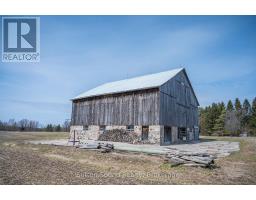 458523 8 CONCESSION - 37