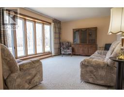 458523 8 CONCESSION - 9