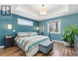 217 BRITANNIA ROAD E - 16