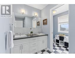 217 BRITANNIA ROAD E - 33