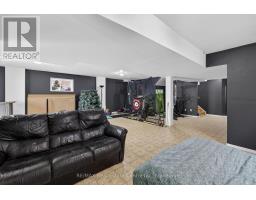 29 MILSON CRESCENT - 34