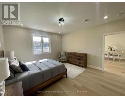 20 MERCEDES CRESCENT - 17