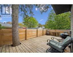 20 HIGHVIEW PLACE - 22