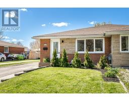 228 REDFORD CRESCENT - 1