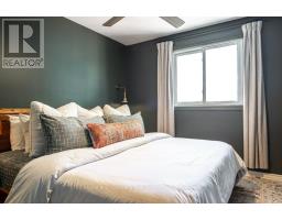 228 REDFORD CRESCENT - 10