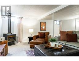 228 REDFORD CRESCENT - 17