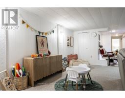 228 REDFORD CRESCENT - 19