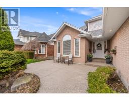 6 JEAN ANDERSON CRESCENT - 7