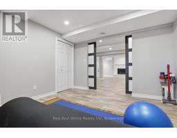 4 BREWSTER PLACE - 27