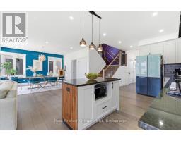 92 MOON CRESCENT - 11