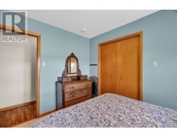 30 MOHAWK CRESCENT - 12