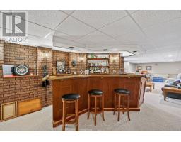 30 MOHAWK CRESCENT - 30