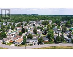 10 HEMLOCK CRESCENT - 21