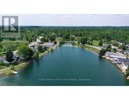 10 HEMLOCK CRESCENT - 3