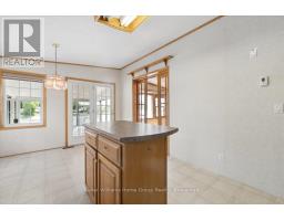 10 HEMLOCK CRESCENT - 31
