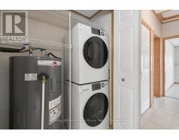 10 HEMLOCK CRESCENT - 37