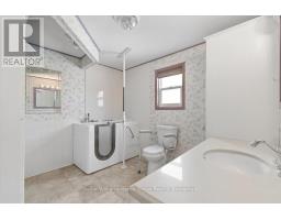 10 HEMLOCK CRESCENT - 42