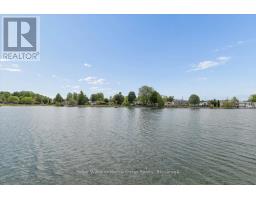 10 HEMLOCK CRESCENT - 48