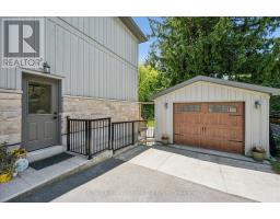 839 WATSON STREET S - 33