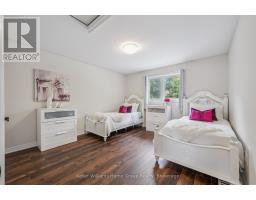 12 - UNIT 12 GOSLING GARDENS - 17