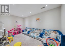 12 - UNIT 12 GOSLING GARDENS - 24