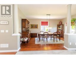 19 - 19 MACPHERSON AVENUE - 16