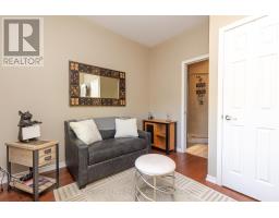 19 - 19 MACPHERSON AVENUE - 18