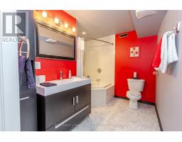 19 - 19 MACPHERSON AVENUE - 26