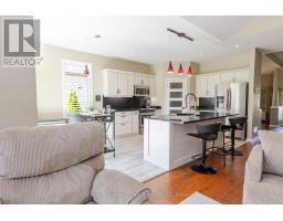 19 - 19 MACPHERSON AVENUE - 8