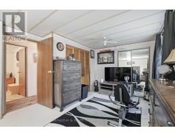 90 FAIRVIEW CRESCENT - 22