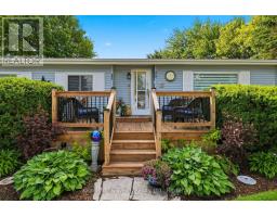 90 FAIRVIEW CRESCENT - 4