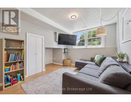 584 MCTAVISH STREET - 22