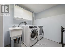 584 MCTAVISH STREET - 32