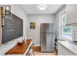 56 WINSTON CRESCENT - 10