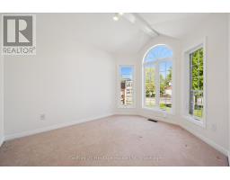 35 SHACKLETON DRIVE - 25