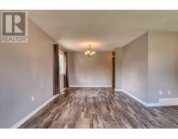 718 EDGAR STREET W - 11