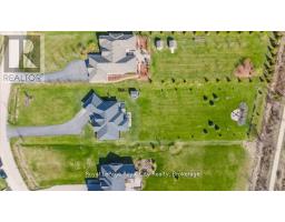 51 ARISS GLEN DRIVE - 40