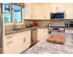 6 DAVID STREET E - 16