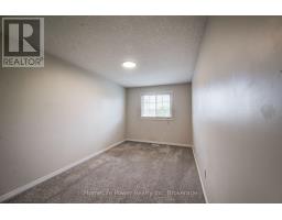 208 FEATHERSTONE CRESCENT - 20