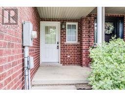 208 FEATHERSTONE CRESCENT - 3