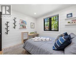 415 WELLINGTON STREET - 27