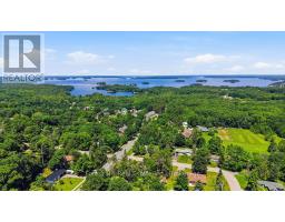 415 WELLINGTON STREET - 3