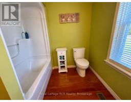35 ELLEN STREET - 12