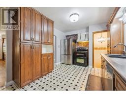 195 VICTORIA ROAD N - 11