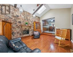 195 VICTORIA ROAD N - 17