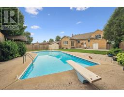 195 VICTORIA ROAD N - 42